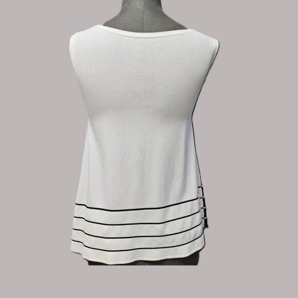 D. Exterior Sleeveless  Top - Picture 3 of 4